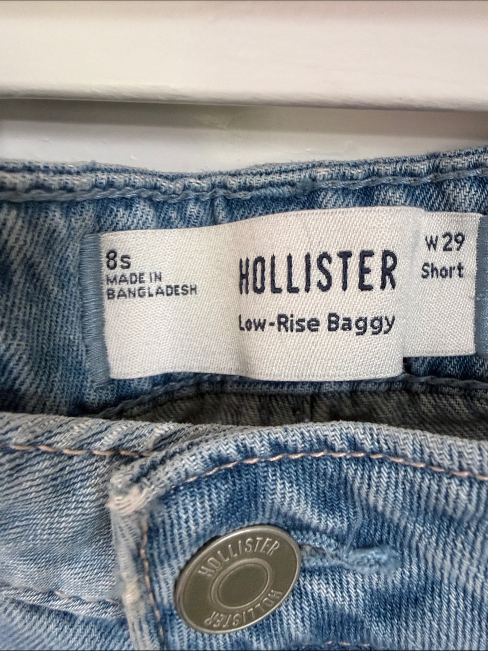 Hollister NWT Light Blue Low Rise Baggy  Embellished Women’s Jeans 8 short - Picture 4 of 9